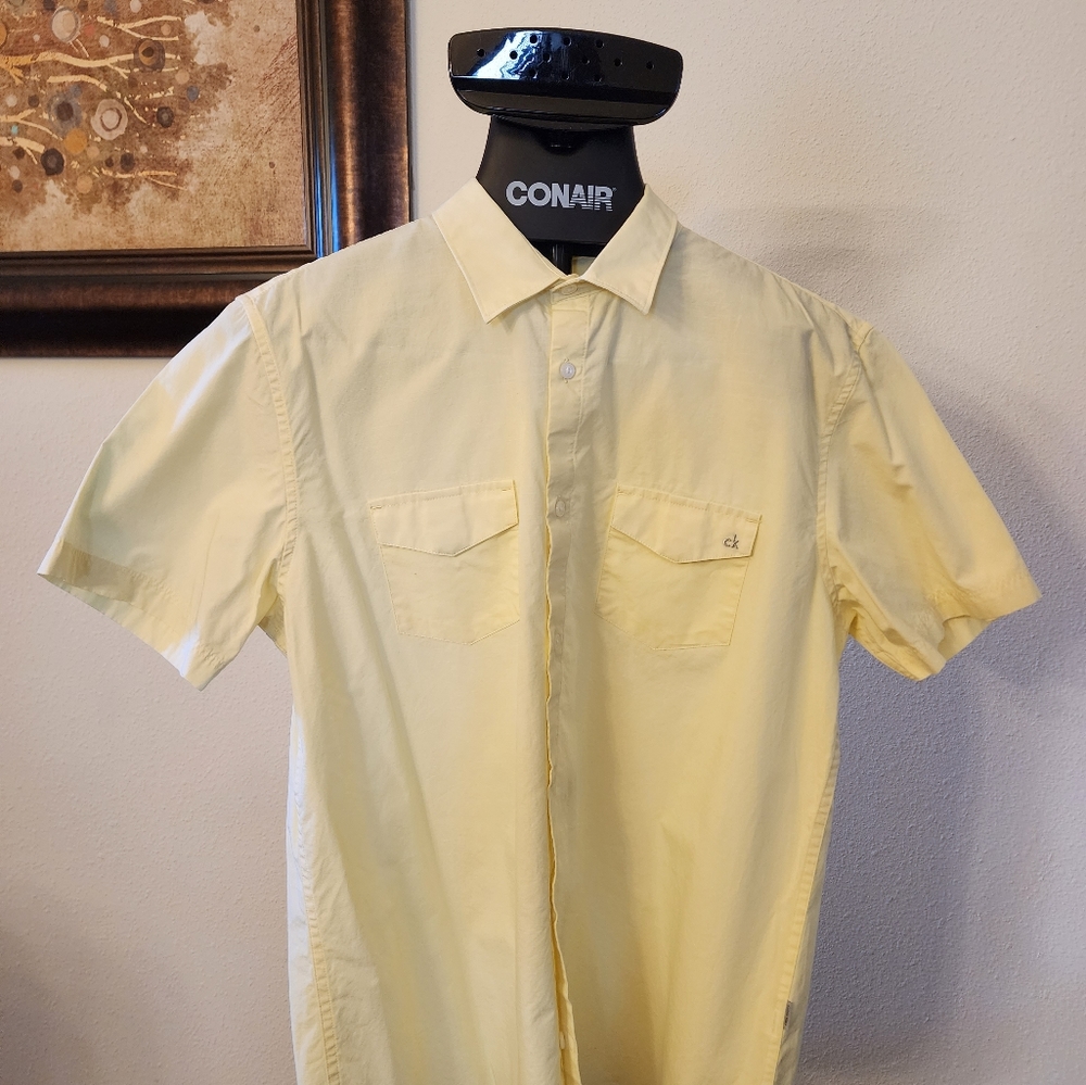 Men button down shirt short sleeve size Large w/metal logo on pocket